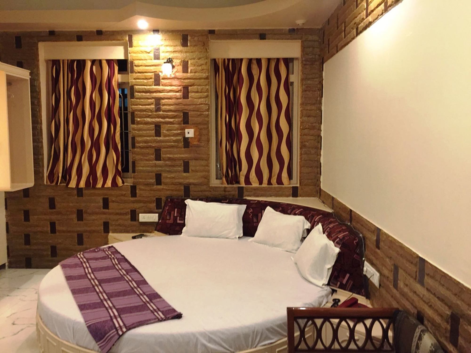 Hotel Blue Bird Colaba Mandve Exterior photo